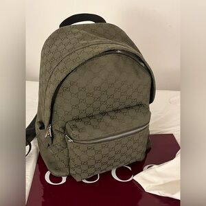GG canvas medium backpack